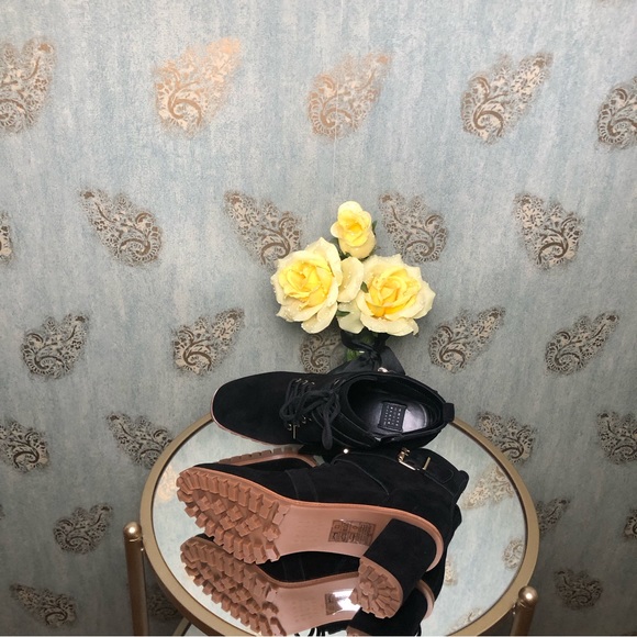 ⭐️NEW⭐️White House Black Market (WHBM) Mid Heel Combat Boot - Picture 7 of 8